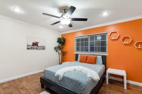 Fun Style! Swimming Pool * Hot Tub * Arcades * Game Room!