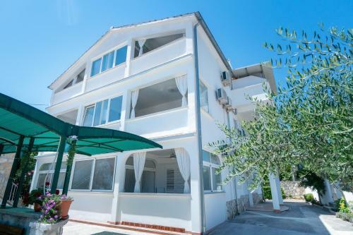 Apartments Bla?evi?