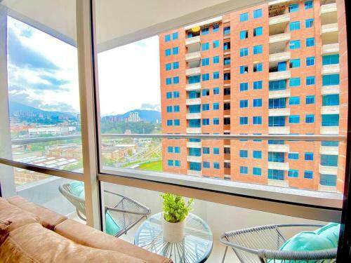 Gorgeous 3 Bedroom Apartment Condo With Balcony