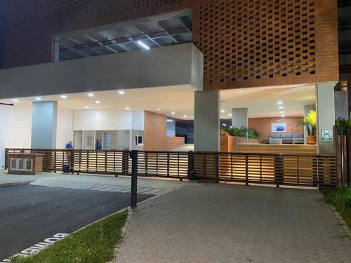 Gorgeous 3 Bedroom Apartment Condo With Balcony
