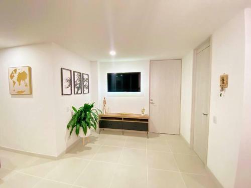Gorgeous 3 Bedroom Apartment Condo With Balcony