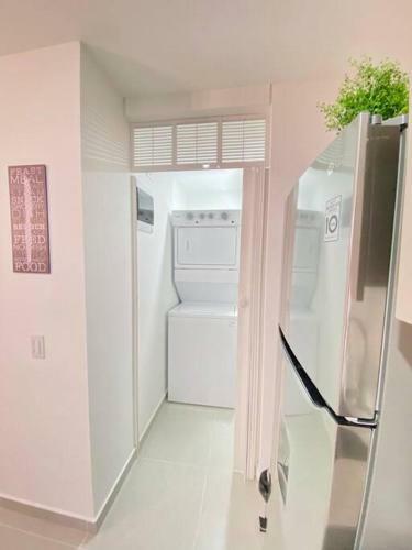 Gorgeous 3 Bedroom Apartment Condo With Balcony