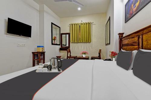 Hotel Collection O 91653 Garg Keshariya Residency