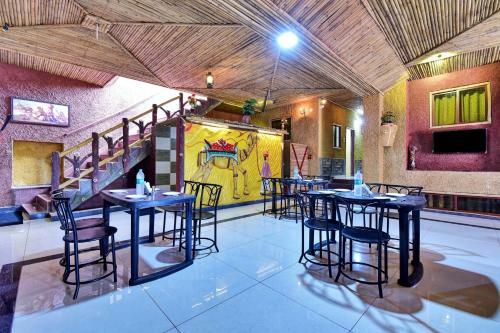 Hotel Collection O 91653 Garg Keshariya Residency