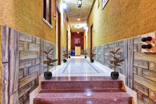 Hotel Collection O 91653 Garg Keshariya Residency