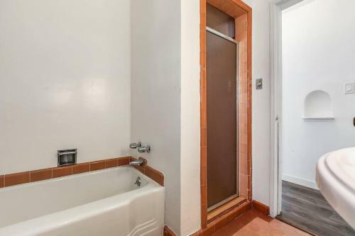 Unique&cozy Country-style 2bd Home In Studio City
