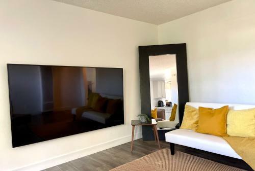 Apartamento Spacious Hollywood 2 X 2 + Parking!