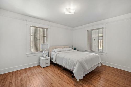 Spacious 5 Bedroom House Sleeps 13 Free Parking
