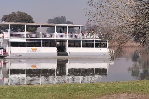 Luxury 3 Bedrooms Apartments With Vaal River View