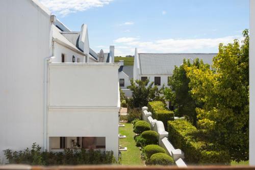 De Zalze Winelands Golf Lodge 16 By Hostagents