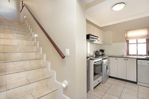 De Zalze Winelands Golf Lodge 16 By Hostagents