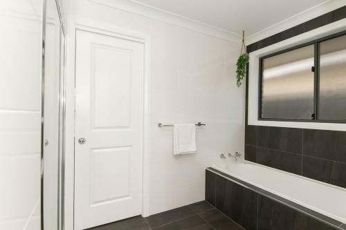 Majestic Villa Pet Friendly Cosy & Homely