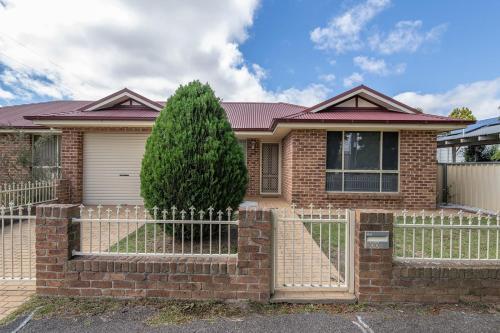 Convenient Villa On Mclachlan Walk To The Cbd Fresh & Comfy