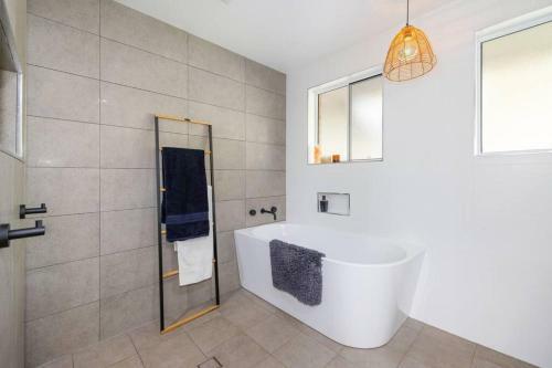 Palm Hill - Pool, Ducted Aircon, Space