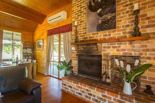 Silky Oak Cottage & Studio