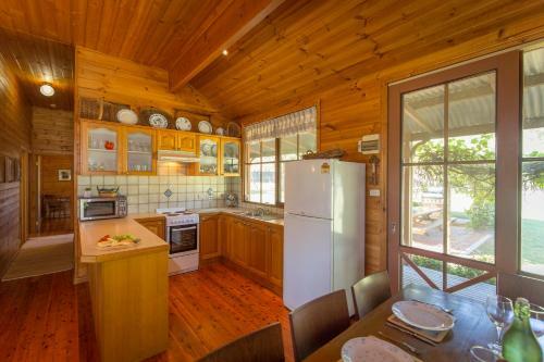 Silky Oak Cottage & Studio