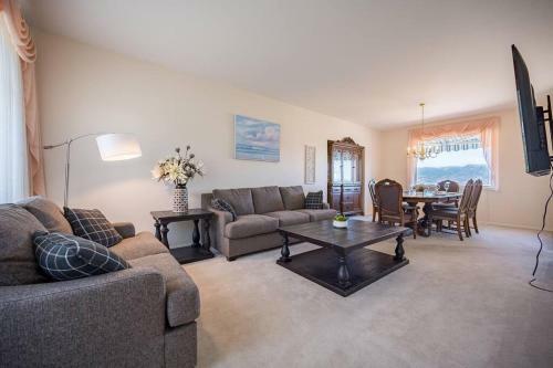 Cheerful 3-bedroom Home In West Kelowna