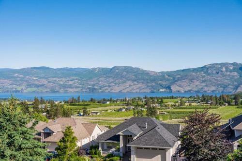 Cheerful 3-bedroom Home In West Kelowna