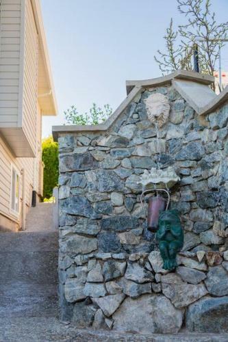 Cheerful 3-bedroom Home In West Kelowna