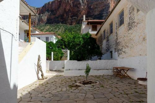 Skounas Home