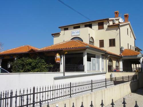 Hostal Cozy Apartments And Rooms Pavi?ini