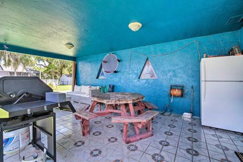 Crystal River Retreat With Mini-golf Course!