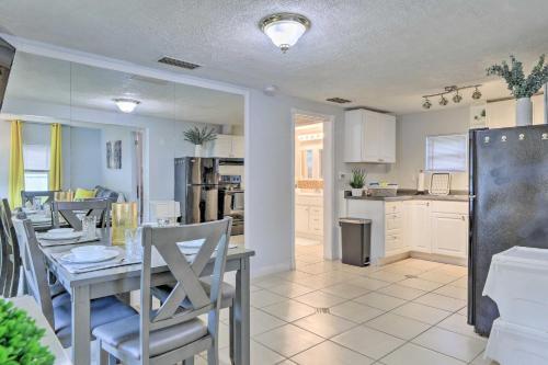 Central Sarasota Home 8 Mi To Siesta Key!