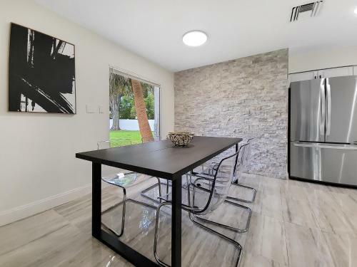 14 Guests Vacation Home With Guest Apartment