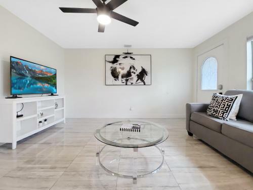 14 Guests Vacation Home With Guest Apartment