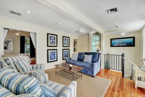 The Blue Pearl 2bd 2ba Private Pool And Garden