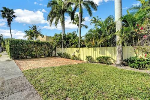 The Blue Pearl 2bd 2ba Private Pool And Garden