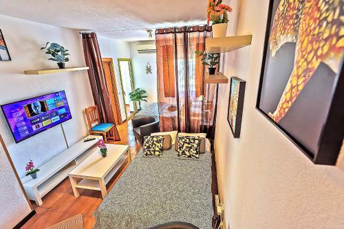Ocean View Beach Apartment With Pool & Balconies