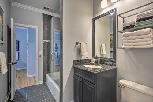Lush Decatur Escape With Hot Tub And Fire Pit!