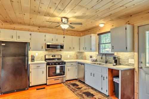 Deja View Cabin With Hot Tub Pets Welcome!