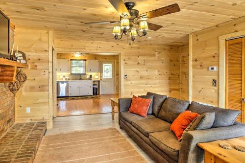 Deja View Cabin With Hot Tub Pets Welcome!