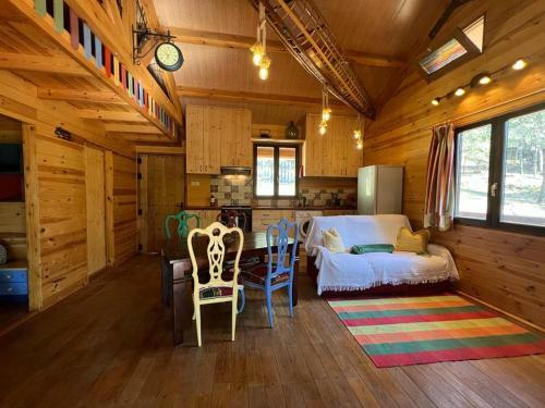 Rustic Cabin In The Woods/caba�a En El Bosque