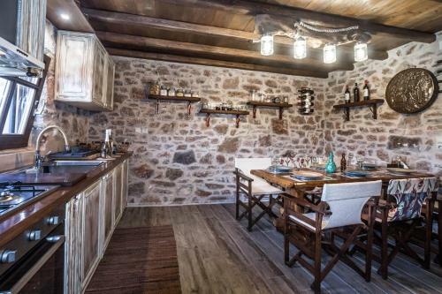 Villa Karyoupolis Lounge Cave House