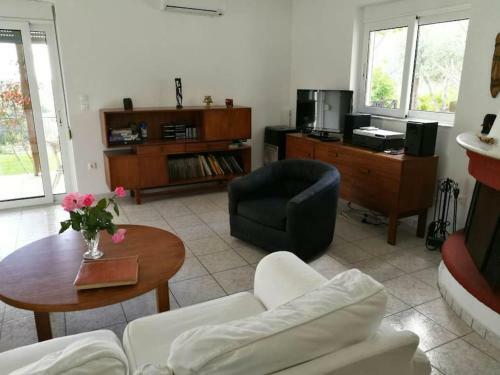 Villa Frangipani With Large Private Pool, Rhodes