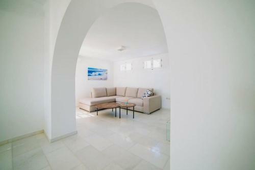 Deep Blue Villa With 4 Bedrooms
