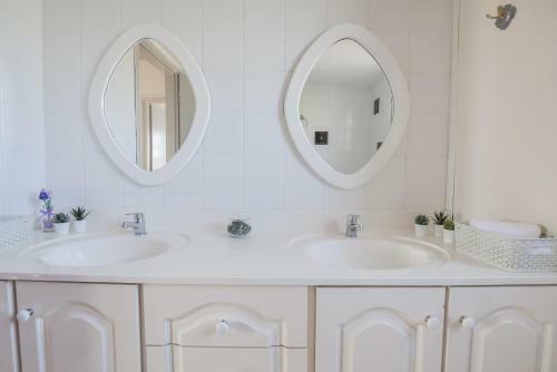 Beachfront Gialova Vacation Home - Brand New