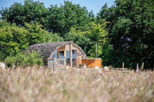 Luxury Log Cabin With Wood Fired Hot Tub
