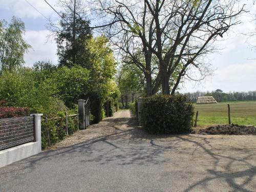 Magnificient Mansion Located In Burgundy With A Pool