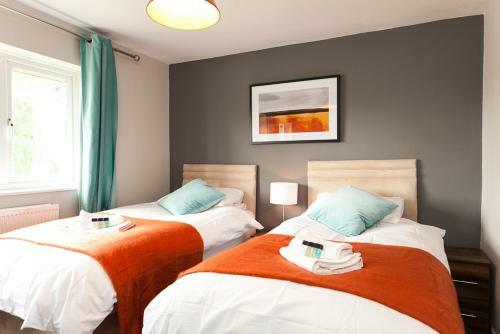 Apartamento Comfortable Contractor House Gatwick: Sleeps 6+