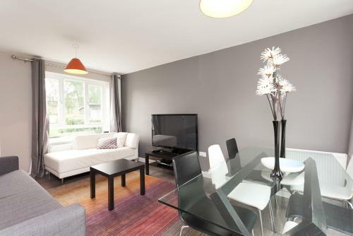 Apartamento Comfortable Contractor House Gatwick: Sleeps 6+