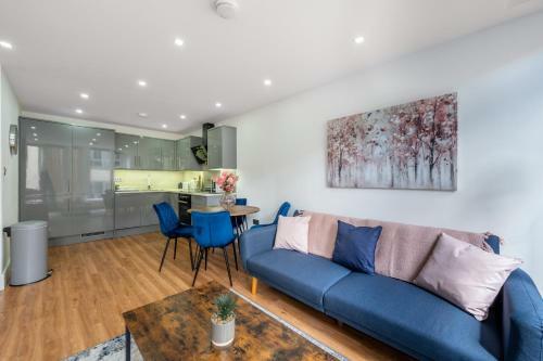Stunning Town Centre Apartment -free On Site Parking!