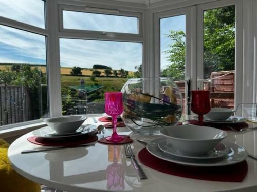 Stunning 2 Bedroom House With Garden