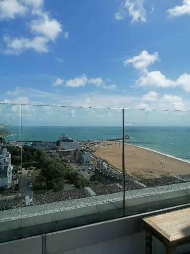 Stylish Pet Friendly Apartment - Amazing Views