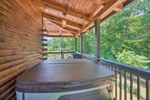 Idyllic Lakeview Lodge With Private Hot Tub!