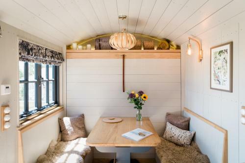 New Luxury Shepherd's Hut With Hot Tub In Cornwall