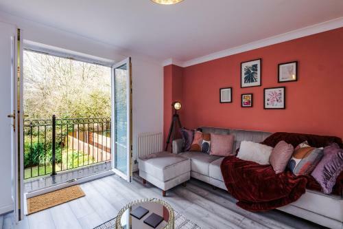 ? 3 Bed House ? Leisure/business ? Free Parking